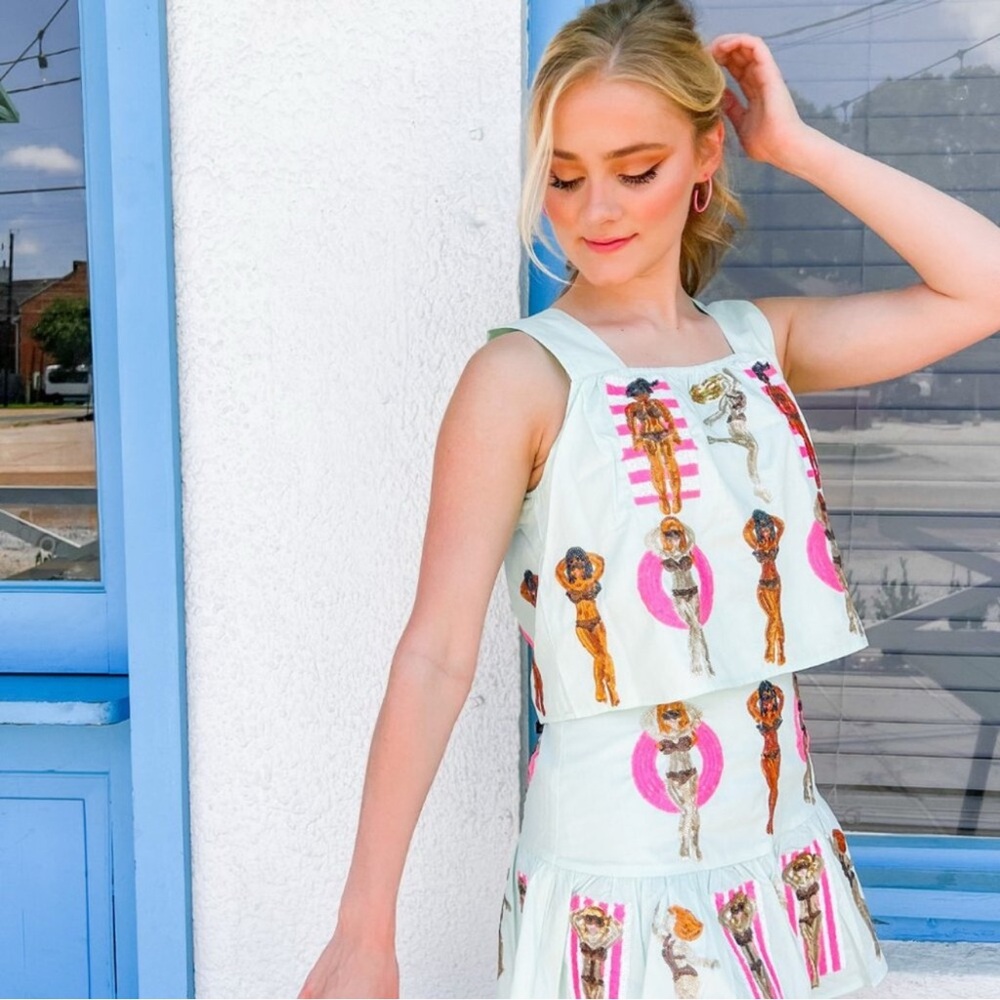 QUEEN OF SPARKLES Multicolor Graphic Tank Top